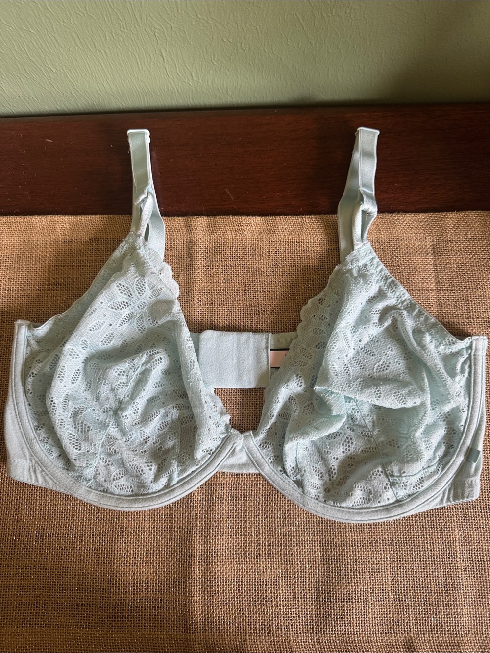 Victoria’s Secret Aqua Unlined Demi Bra Floral Lace Size 38DDD Underwire